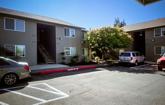 3 beds, 1 bath, 1,140 sqft, $1,475, Unit 1050