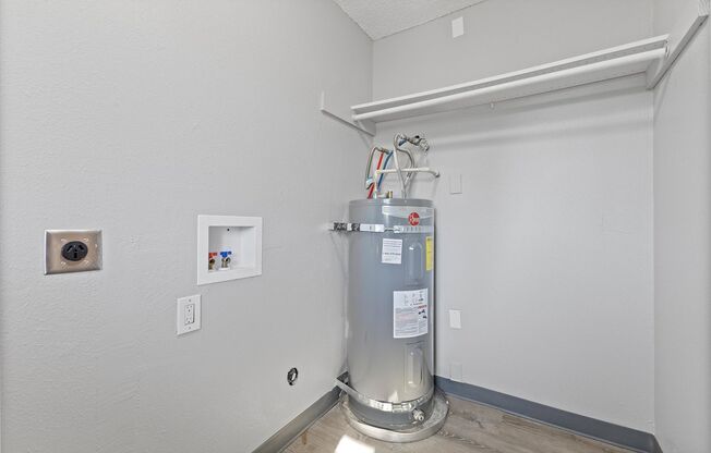 2 beds, 1 bath, 840 sqft, $1,350, Unit 691