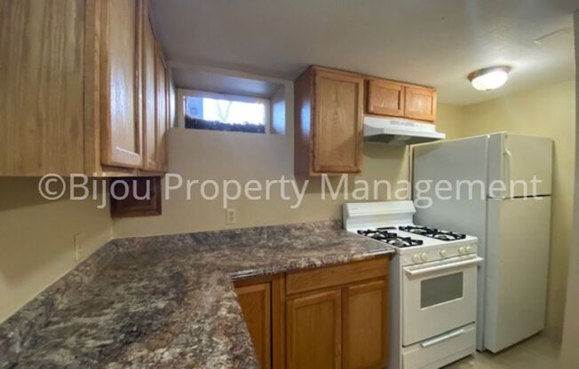 1 bed, 1 bath, 952 sqft, $1,200, Unit B