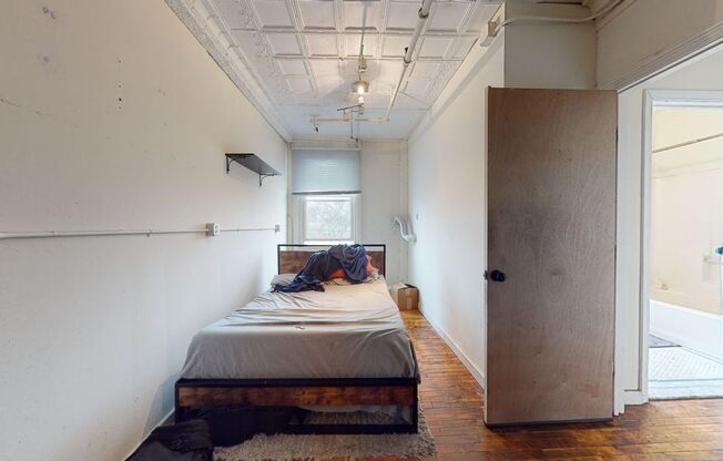 3 beds, 1 bath, 1,596 sqft, $2,695, Unit 2B
