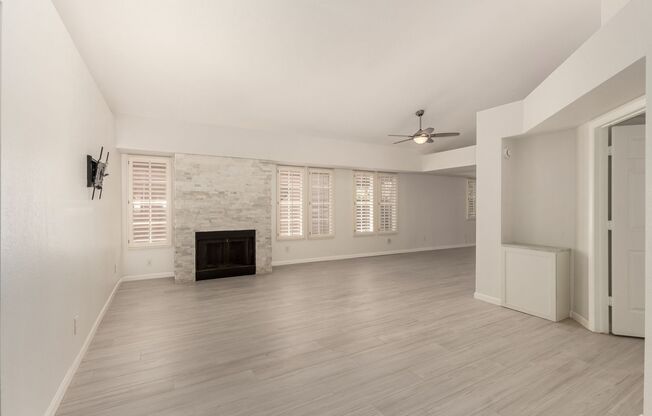 CHARMING 3 bed, 2 bath in Phoenix!