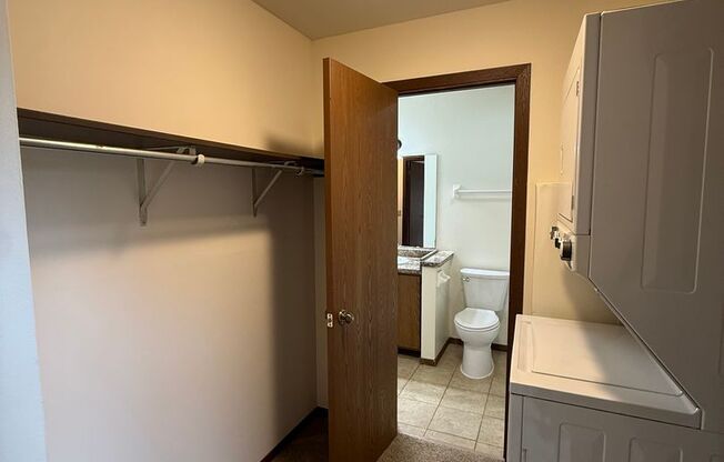 2 beds, 1 bath, 965 sqft, $1,675, Unit 7740CG