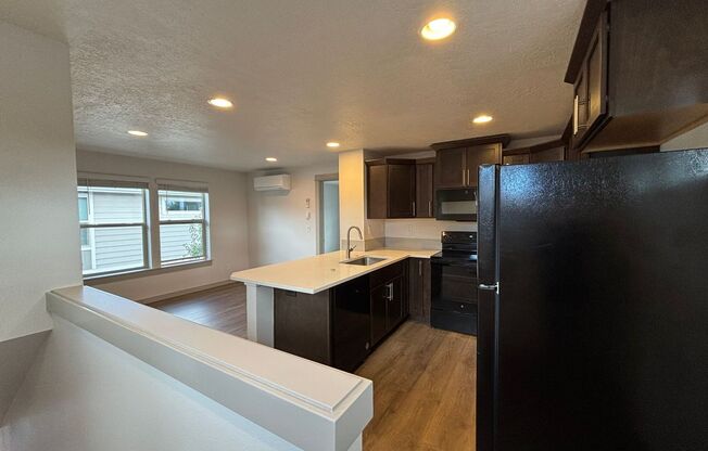 1 bed, 1 bath, 578 sqft, $1,550, Unit 70 NE Cessna Dr #2