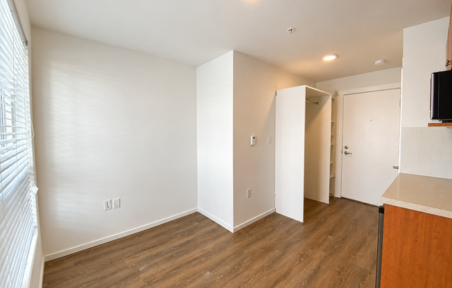 Studio, 1 bath, 190 sqft, $1,275, Unit 3205