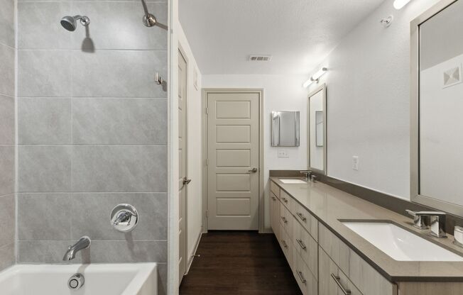 3 beds, 2 baths, 1,212 sqft, $2,343, Unit 5203