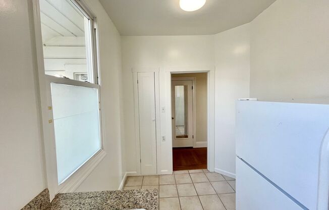 1 bed, 1 bath, $2,600, Unit 1580 Golden Gate #204