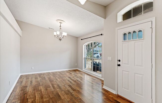 3/2 Lake view!