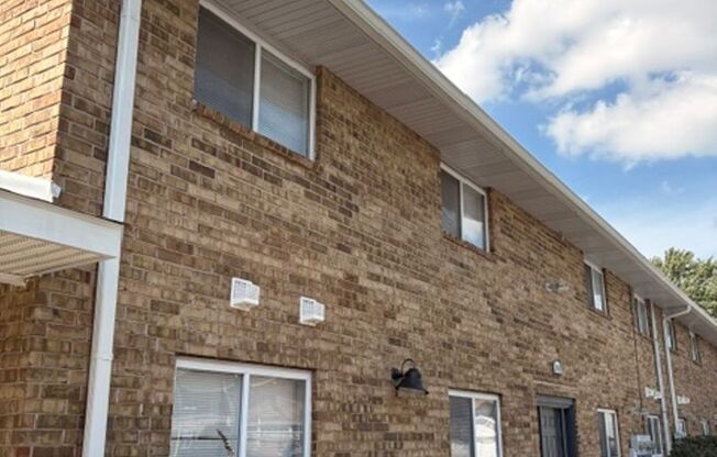 2 beds, 1 bath, 720 sqft, $900, Unit 2436-02