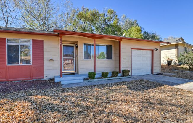 Cute 3 Bedroom Home in Central Colorado Springs