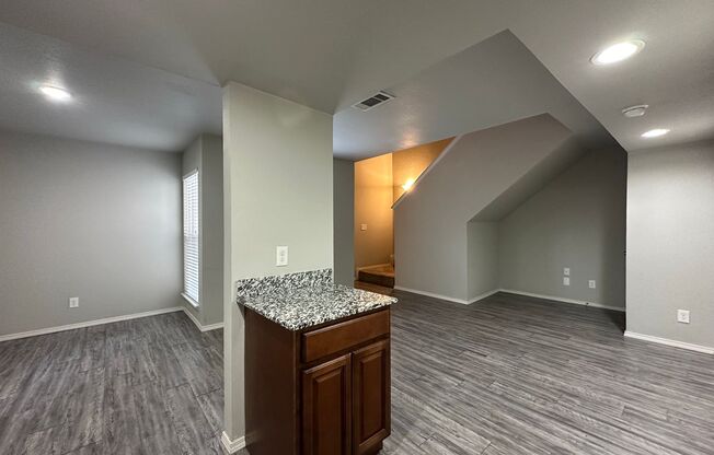 1 bed, 1 bath, 640 sqft, $795, Unit Building 2 Unit #16