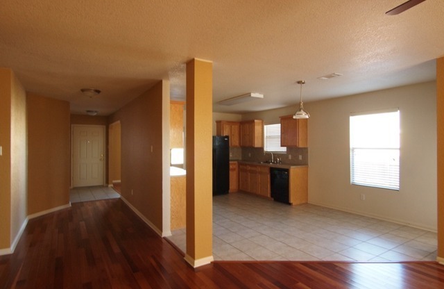 3 beds, 2 baths, $1,600