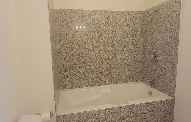 2 beds, 2 baths, 1,185 sqft, $1,600, Unit 330