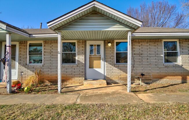 Charming 2-Bedroom Home with Fenced Backyard in the Heart of Choctaw