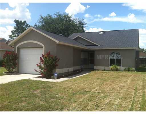 East Orlando 3 bedroom home in quiet, established community.