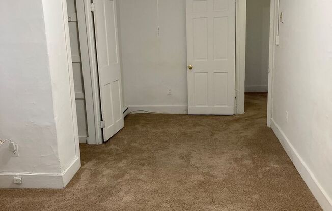 1 bed, 1 bath, 700 sqft, $1,249, Unit 38-5