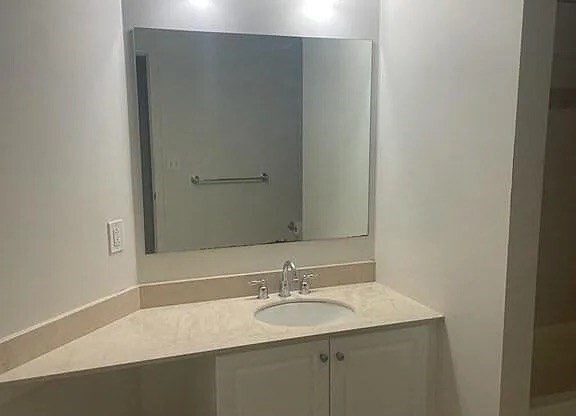 2 beds, 2 baths, 1,184 sqft, $2,800, Unit 805