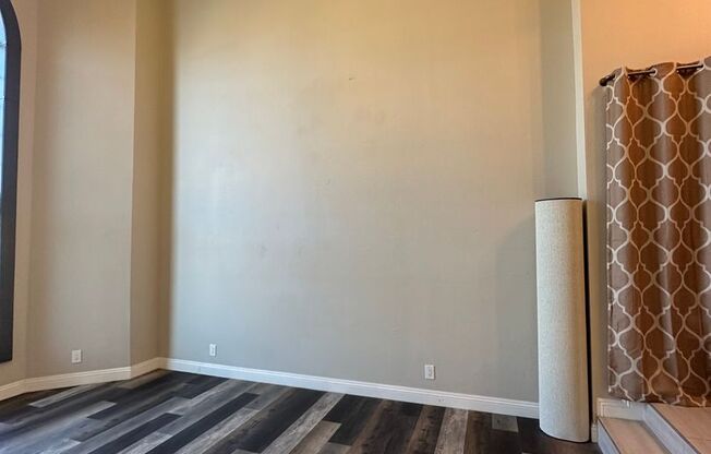 4 beds, 2.5 baths, $2,395