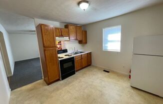 2 beds, 1 bath, $850, Unit 324-B West College Avenue