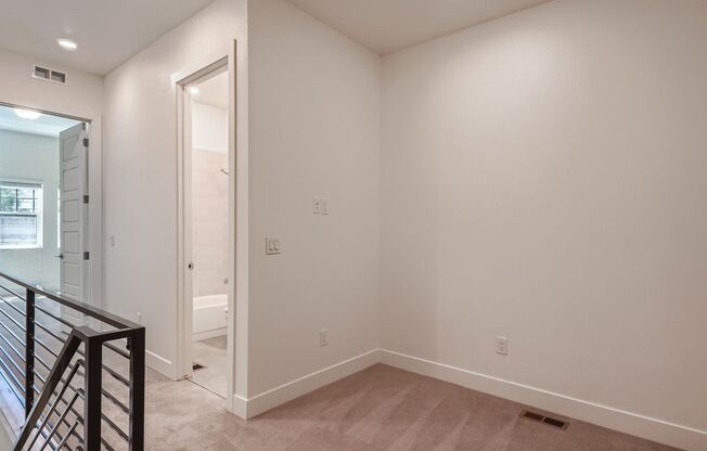 3 beds, 3.5 baths, $3,800, Unit 2887 Fairfax St