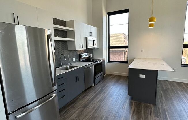 1 bed, 1 bath, 691 sqft, $1,455, Unit 108