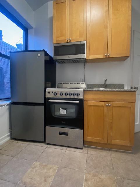 2 beds, 1 bath, 350 sqft, $2,925, Unit 26