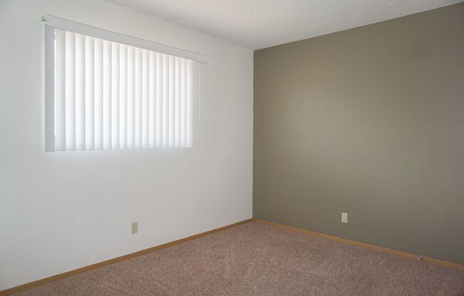 2 beds, 1 bath, 800 sqft, $900, Unit 18