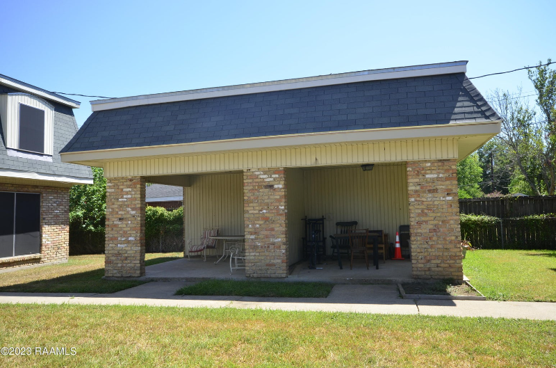 2610 NE EVANGELINE TRWY