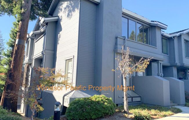 Updated Townhome in Sought After Walnut Creek Community ! Close To Restaurants & Shops !