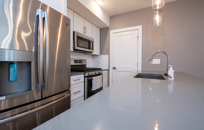 1021 17 ST NE