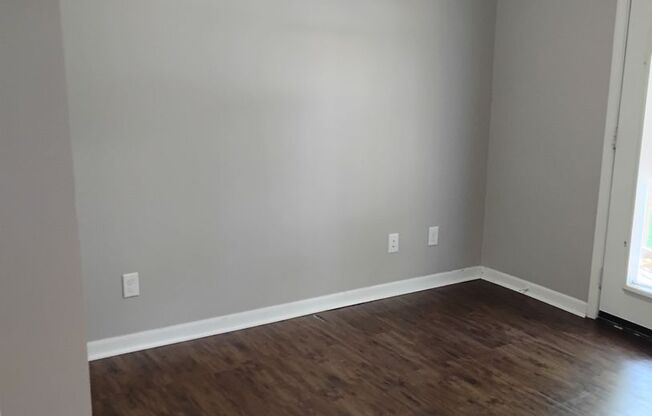 2 beds, 1 bath, 870 sqft, $925, Unit 350 C08
