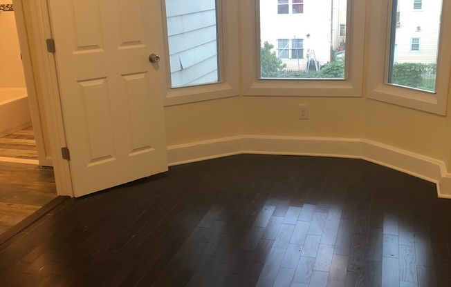 3 beds, 1 bath, $2,200