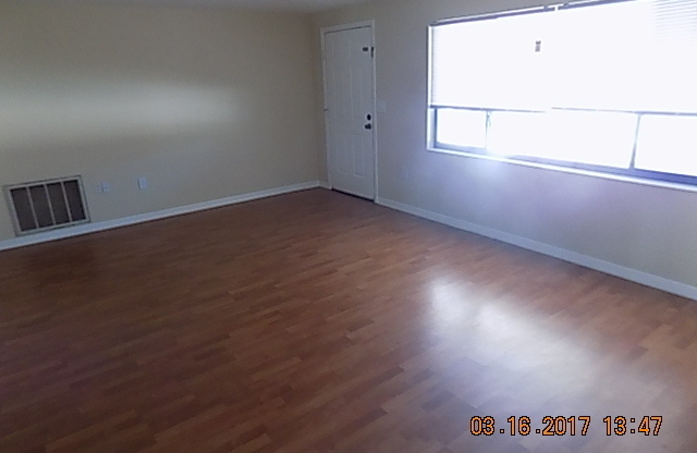 3 beds, 2 baths, $1,650