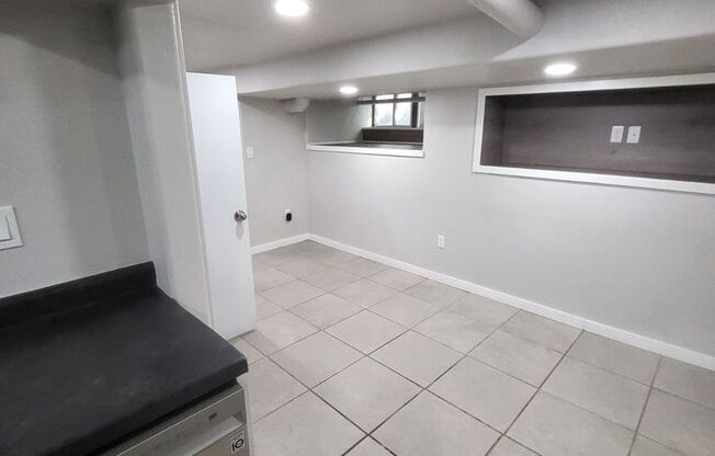 1 bed, 1 bath, $1,000, Unit PM-250-2 Unit B