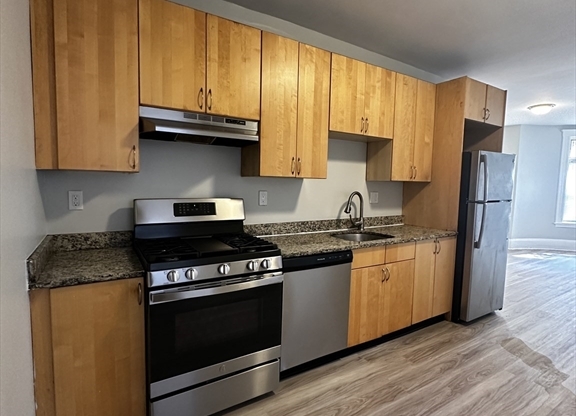 2 beds, 1 bath, 800 sqft, $2,125, Unit 1F