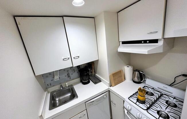 2 beds, 1 bath, 600 sqft, $5,499, Unit 5-B