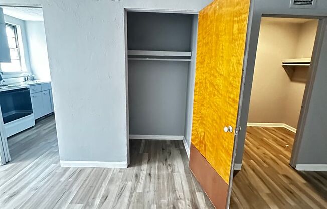 1 bed, 1 bath, $650, Unit 304