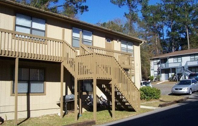 Spacious Two Bedroom- Close to FSU & TCC
