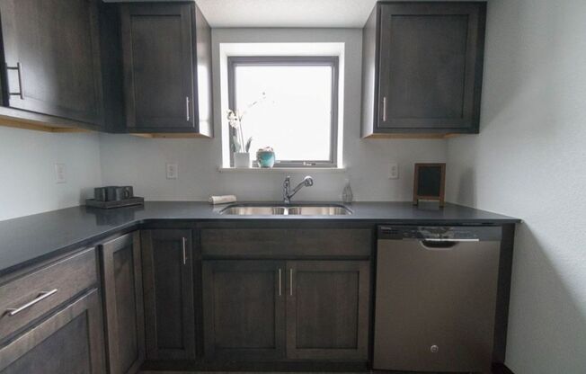 1 bed, 1 bath, 733 sqft, $1,450, Unit 212