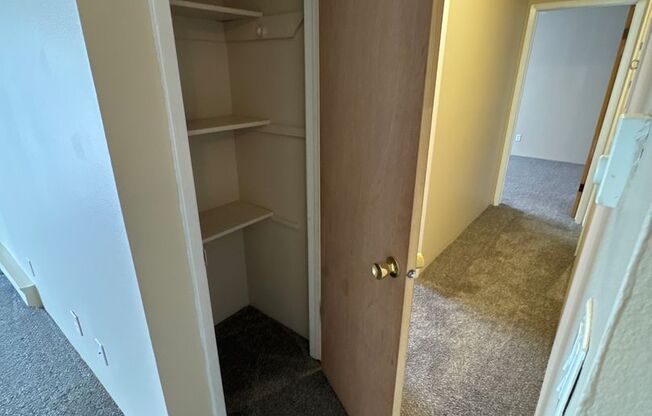 2 beds, 1 bath, 800 sqft, $960, Unit 400-16