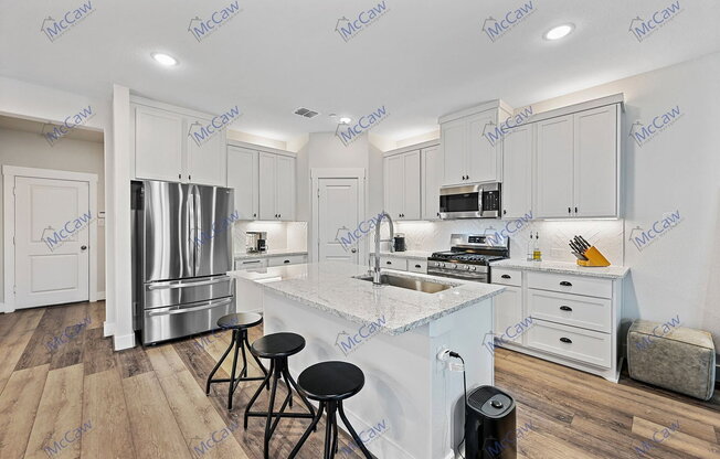 7741 REIS LN