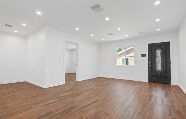 New Constuction Modern 2 Bed / 2 Bath ADU in Mission Hills – Private & Fully Equipped