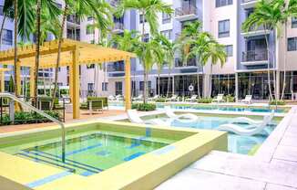 hot tub and aqua sun ledge at Berkshire Coral Gables apartments