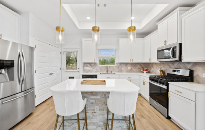 1020 LEGEND MILTON LN