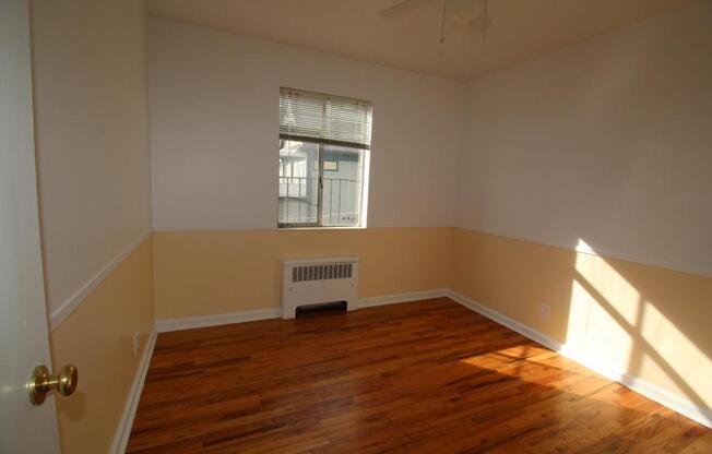 2 beds, 1 bath, 1,025 sqft, $1,695