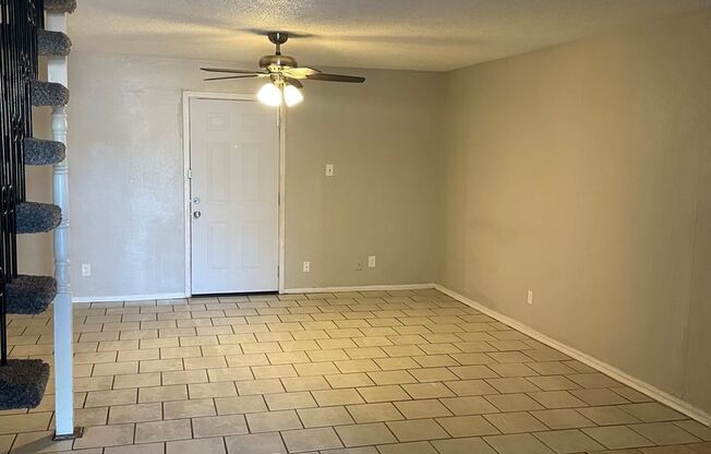 2 beds, 1.5 baths, 1,000 sqft, $750, Unit B