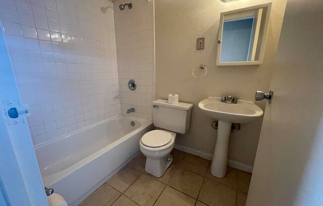 1 bed, 1 bath, 650 sqft, $820, Unit 412