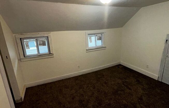 3 beds, 1 bath, $1,300