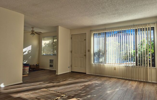 Upgraded 2 Bedroom Duplex Walking Distance To Lions Field