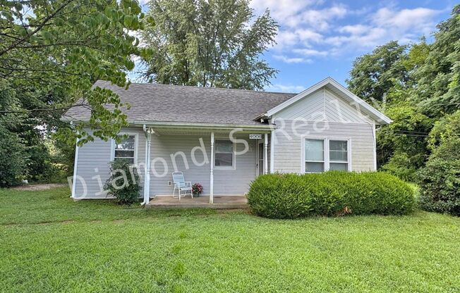 Cute 2 Bedroom Home with a Country Setting! Willard Schools!