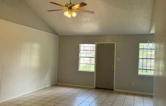 3 beds, 2 baths, $1,600